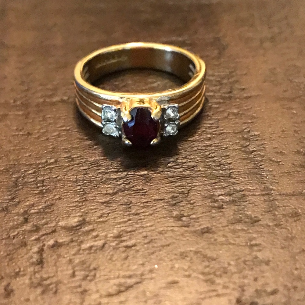 Ring With Side Diamonds And Ruby Stone In Middle - image 3